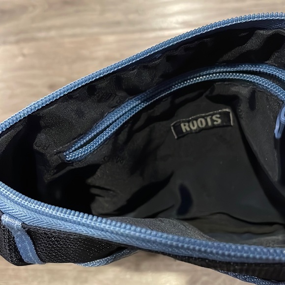 EUC Roots Crossbody Crescent Shape Hobo Bag Purse Blue - Picture 8 of 10